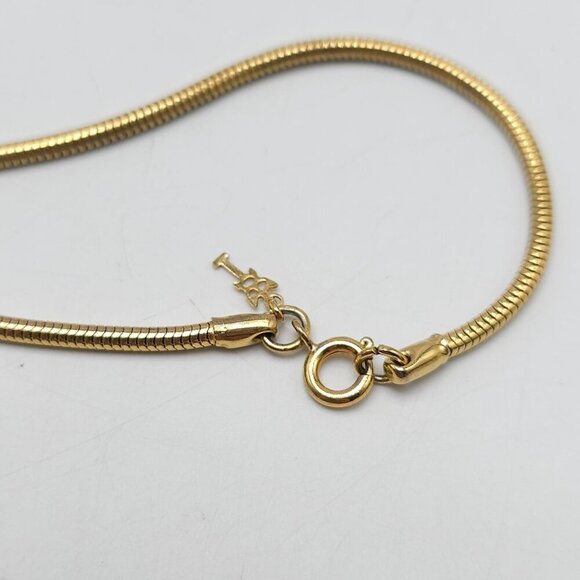 Trifari Vintage Gold Tone Turtle Pendant Necklace Jade Green Lucite - Picture 4 of 6